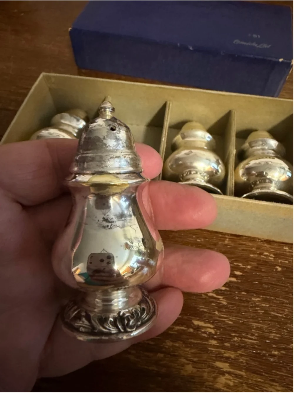 Vintage Oneida Ltd #51 Weighted Silverplate Salt Pepper Shakers Set of 4 w/ Box